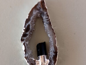 Geode vedhæng med Turmelin