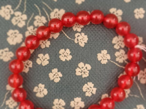 Armbånd i kirsebær karneol