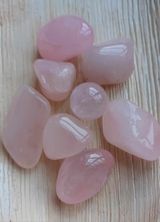 Rosakvarts lommesten